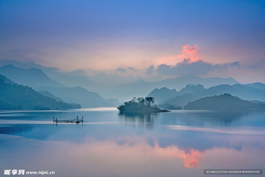 海边山峰