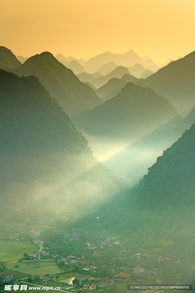 崇山峻岭