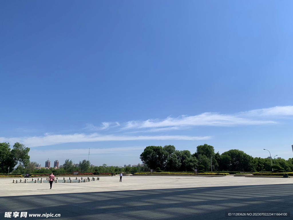 蓝天广场背景