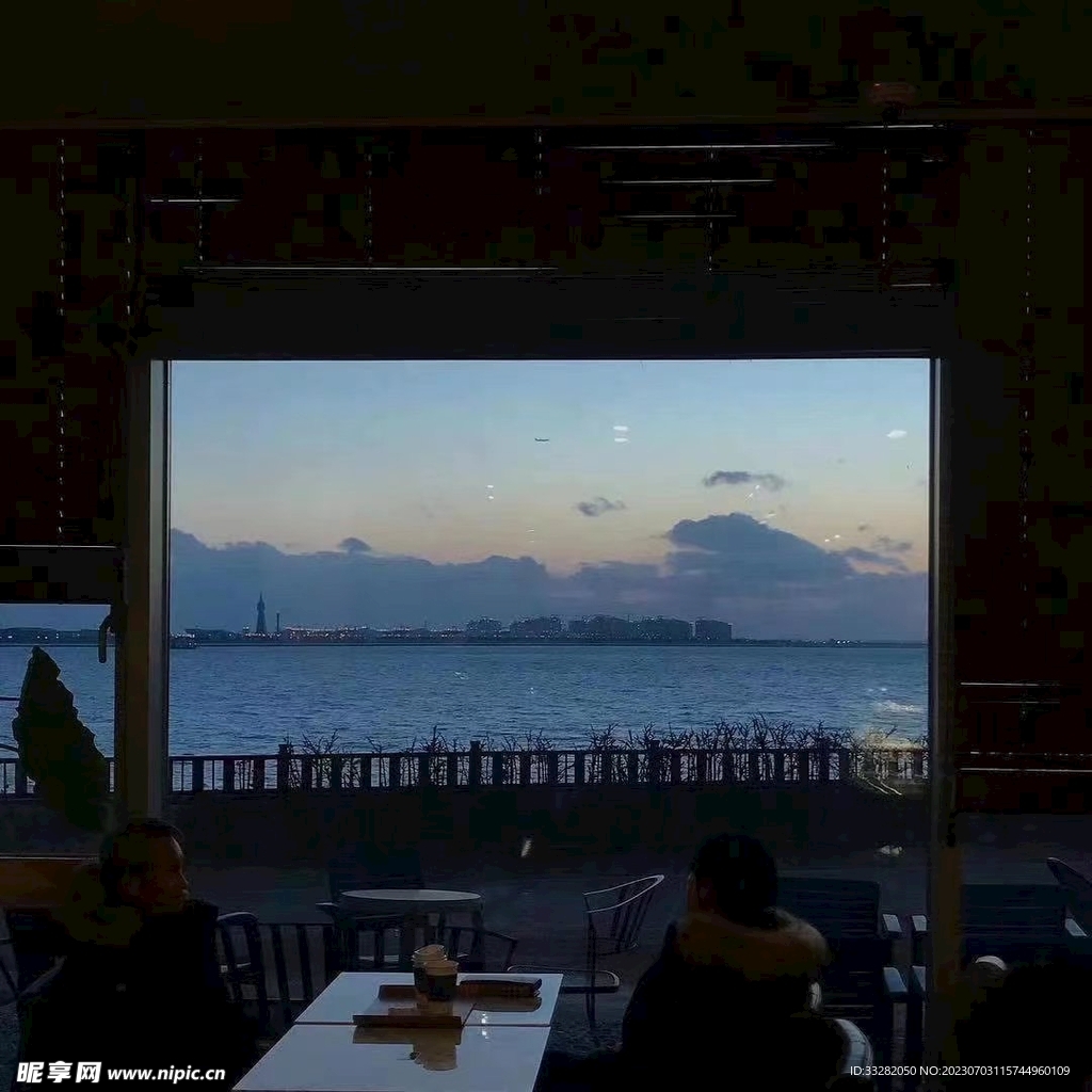 窗口大海