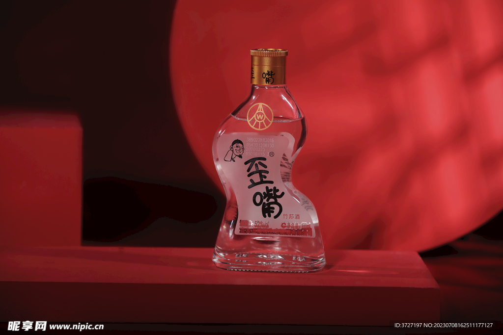 五粮液歪嘴