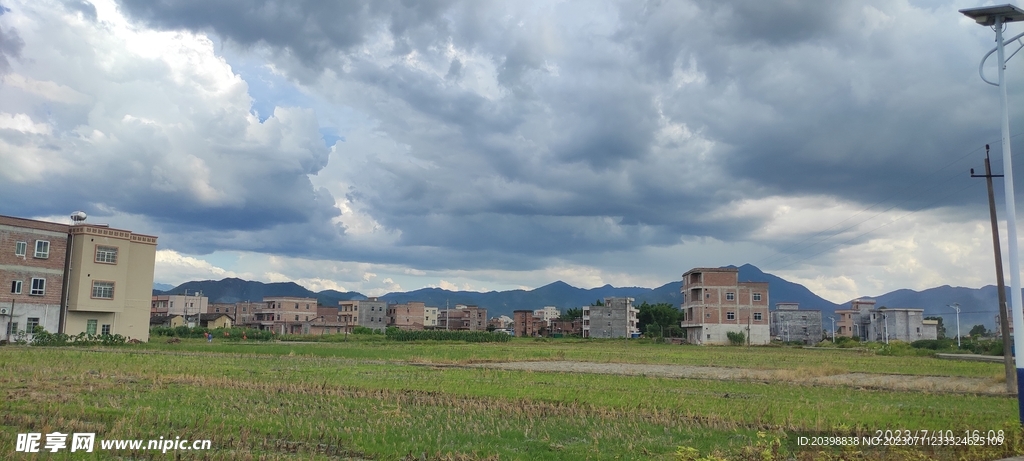 村庄晴天