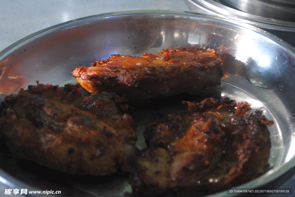 厨房美食拷鸡翅