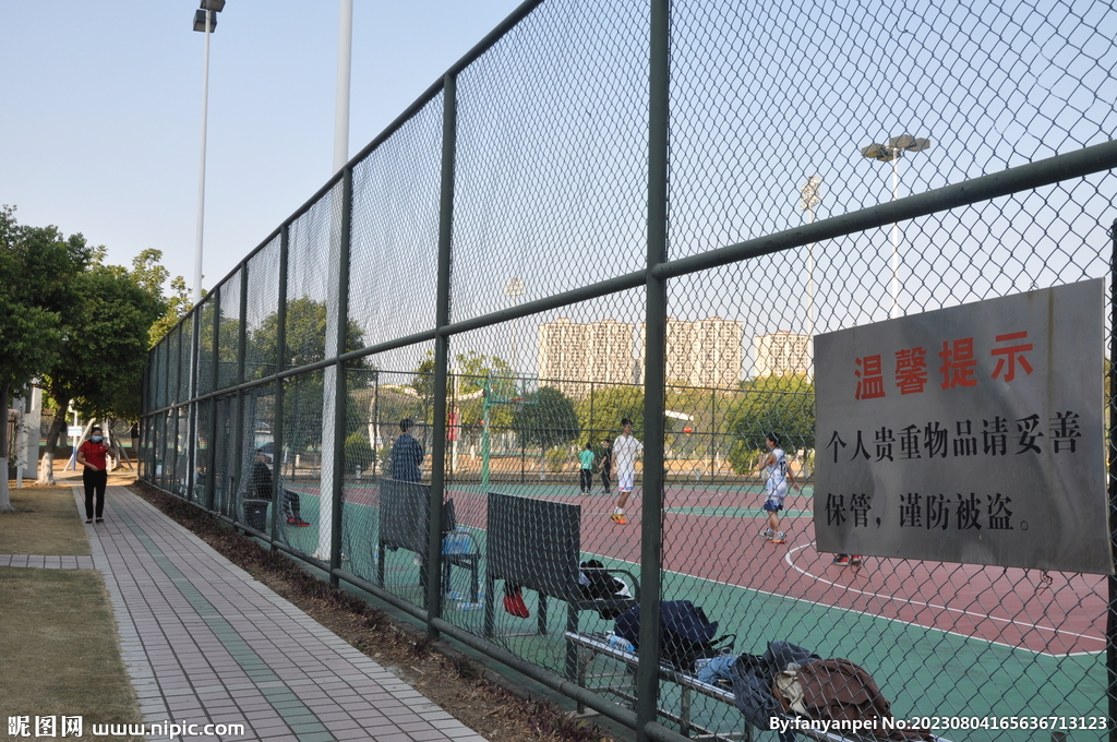 球场围栏与跑道