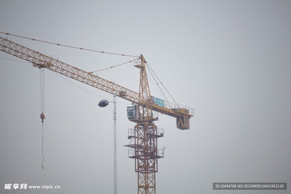 交通建设工地上的吊机