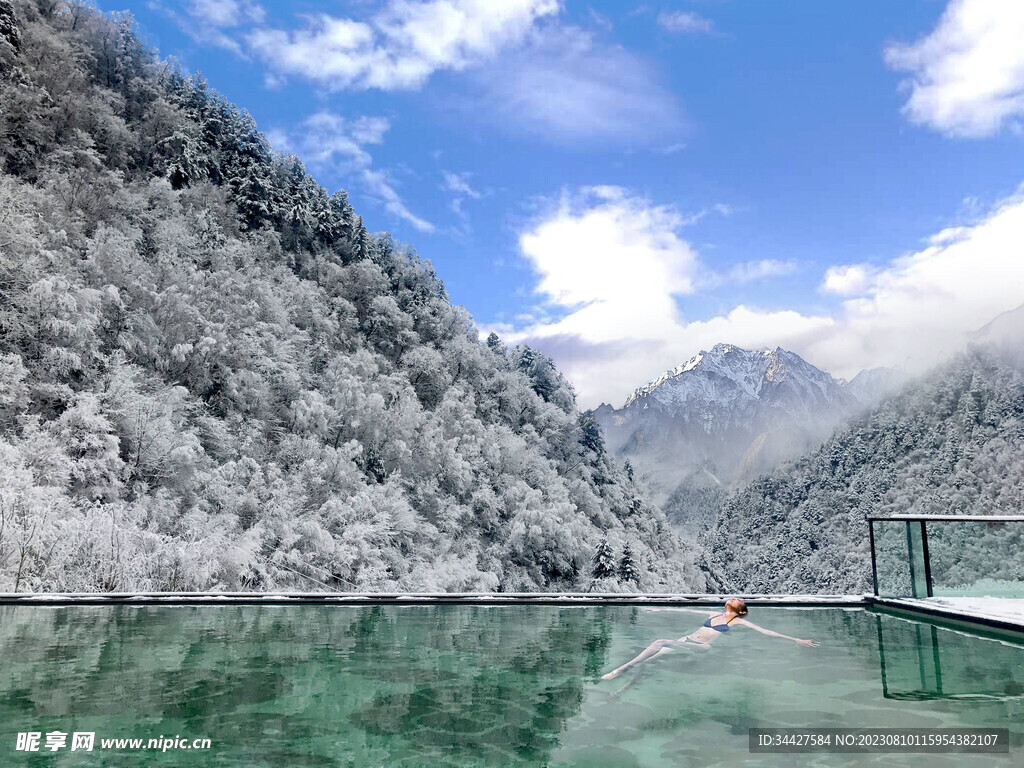 雪景泡温泉
