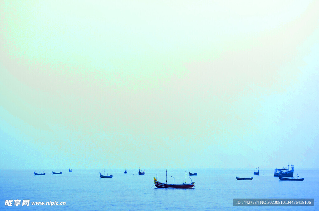 海上的船