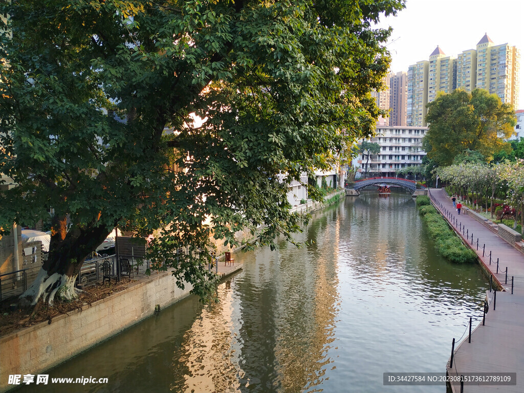 荔湾涌河景