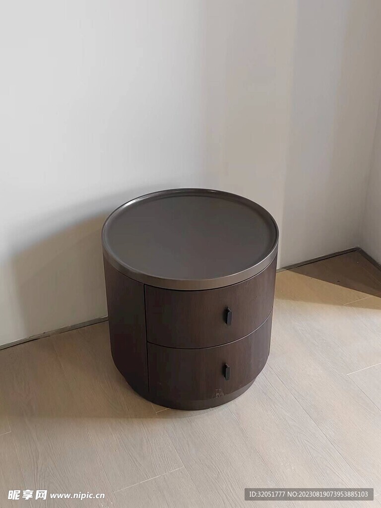 床头柜