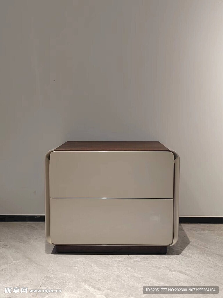床头柜