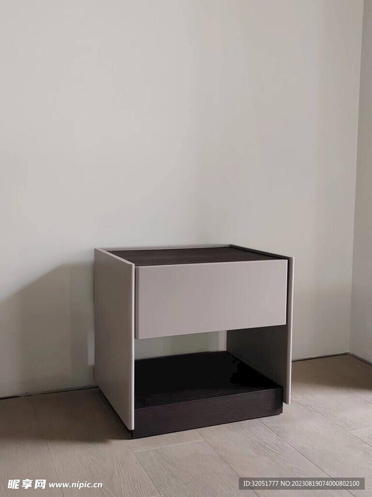 床头柜