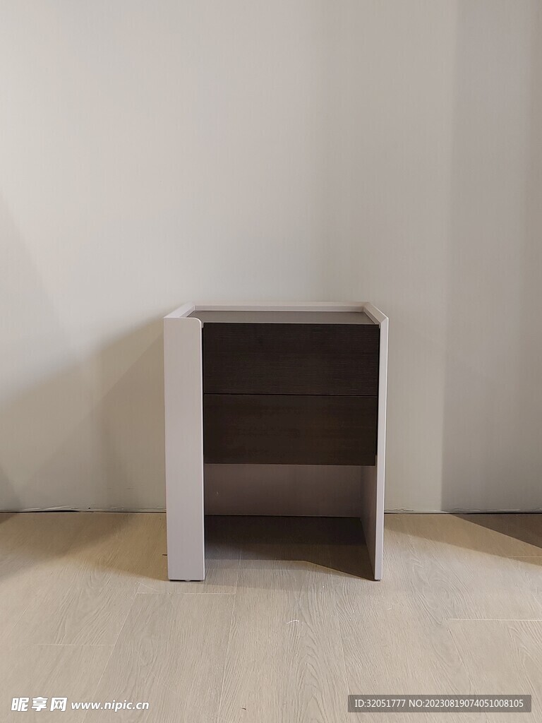 床头柜