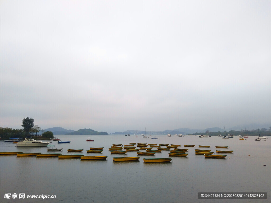 海上的渔船