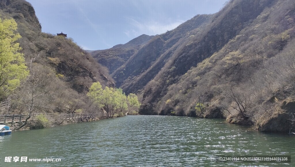 十堰秦巴植物园湖泊