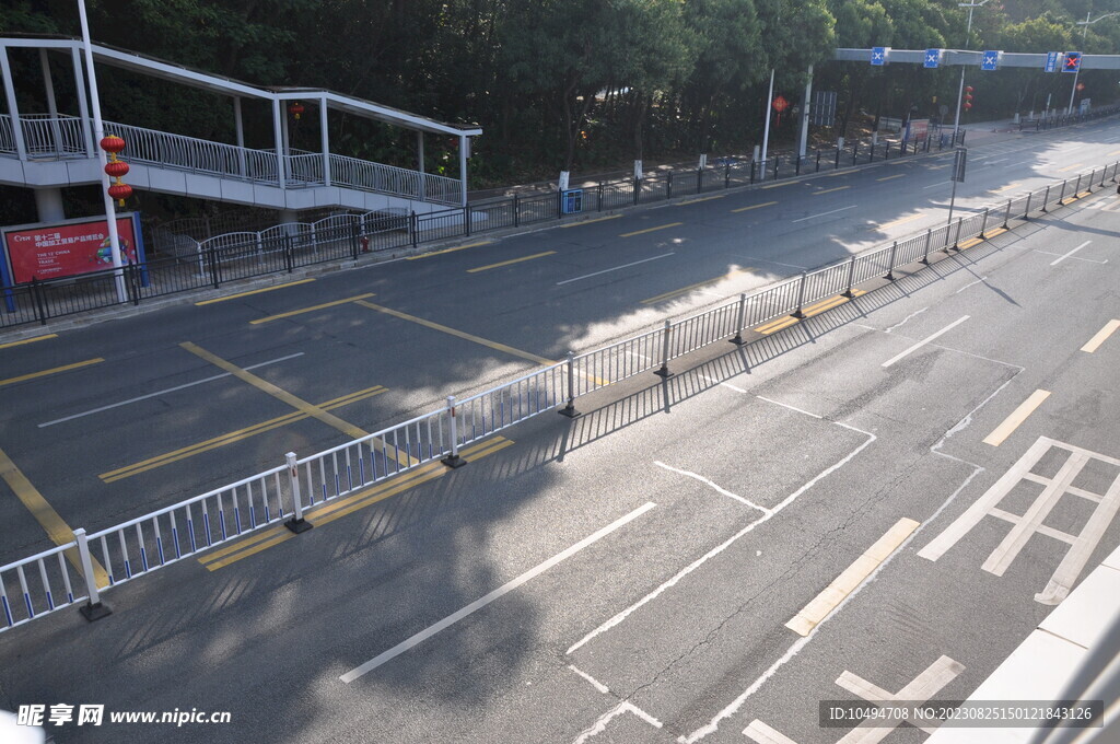 护栏与道路