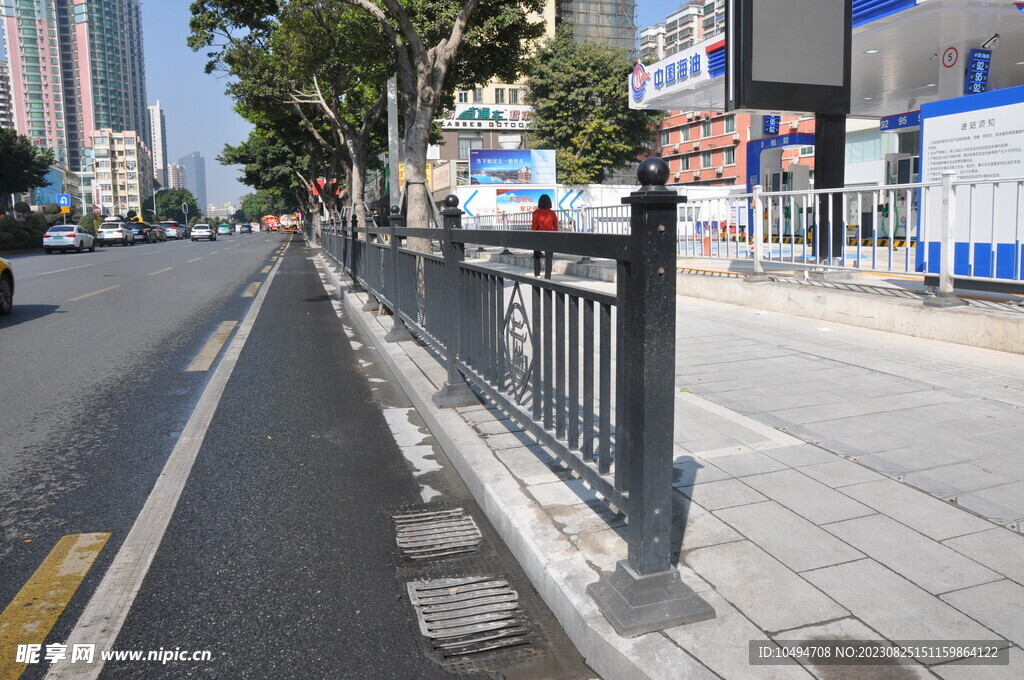 广州城区黑色护栏