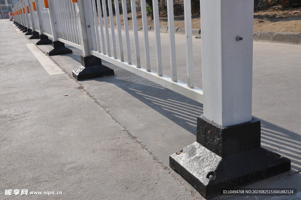 道路护栏底座