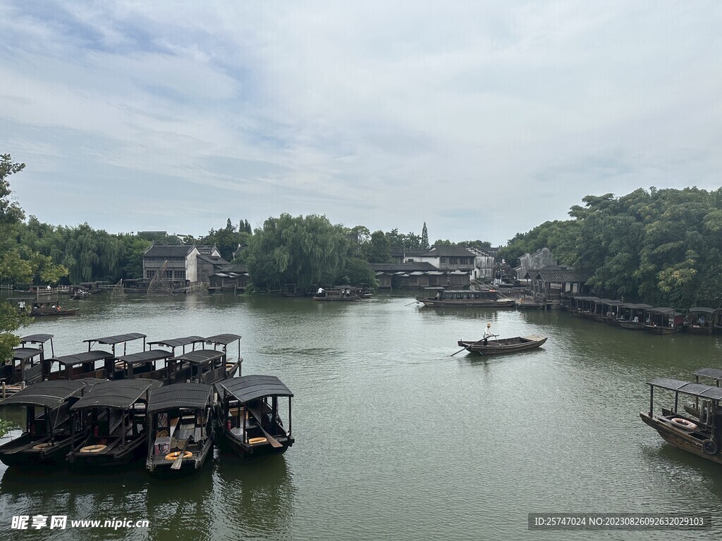 江南水乡游船