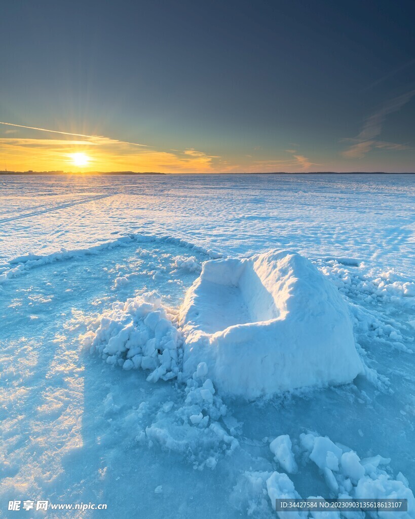 日出雪景