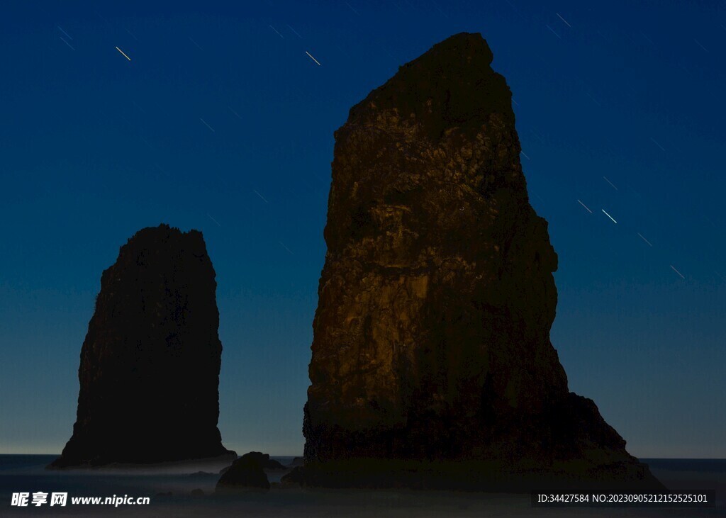 海面山石和星空