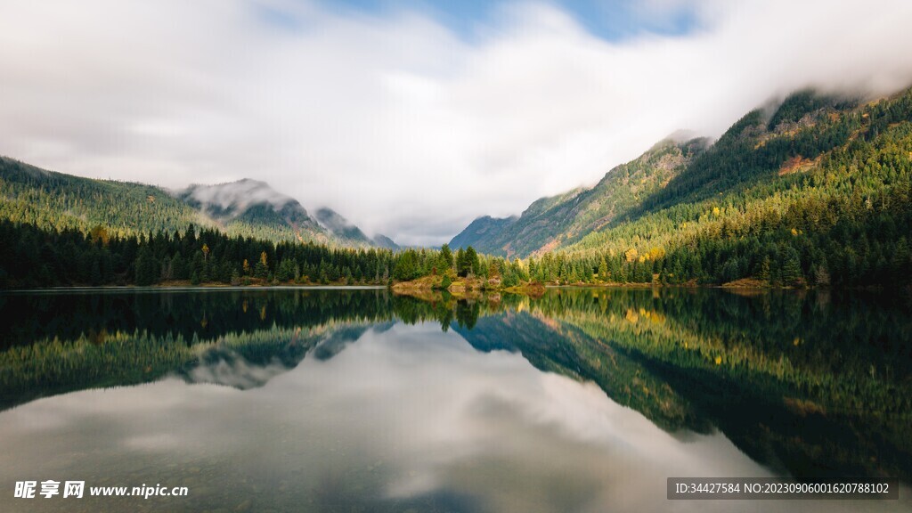 山林湖景倒影风景
