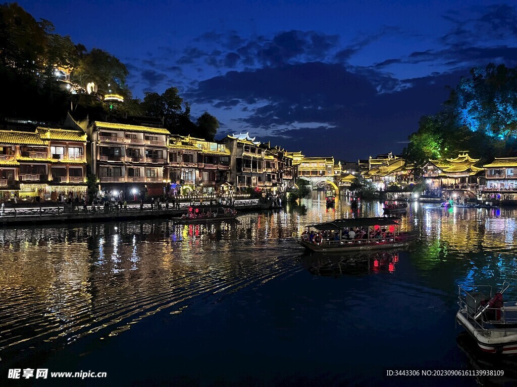 凤凰古城夜色