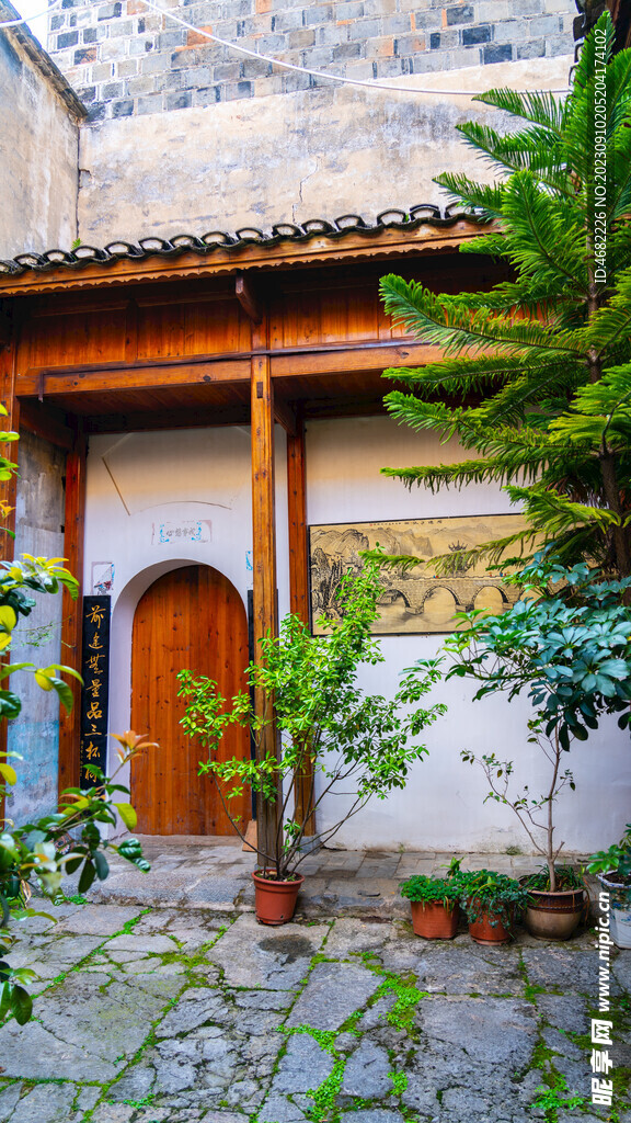 贵州镇远古镇古巷道民居小院一角