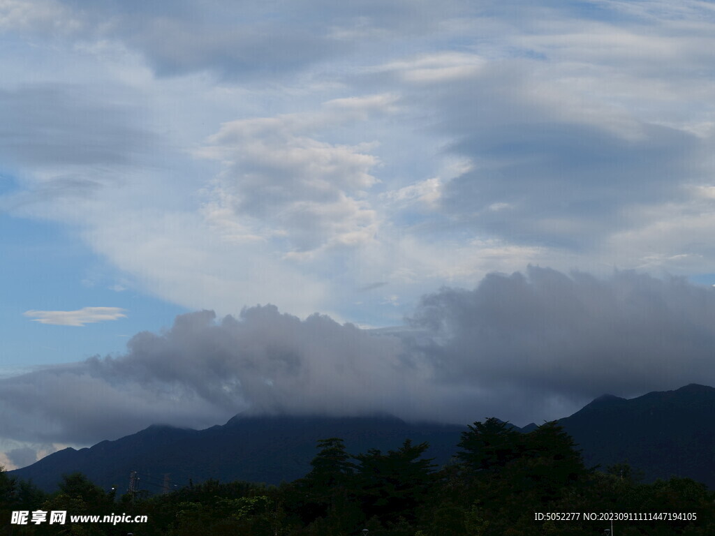 山脉天空