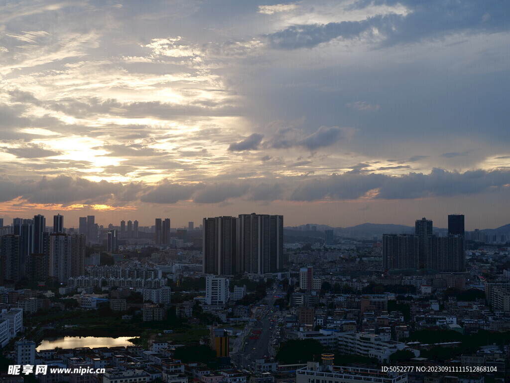 傍晚城市