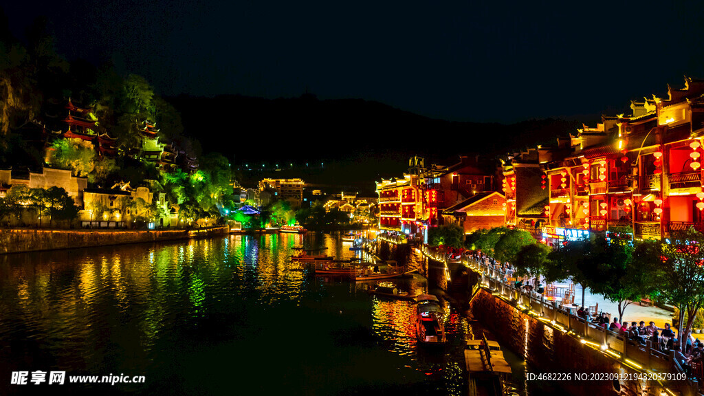 贵州镇远古镇舞阳河畔夜景