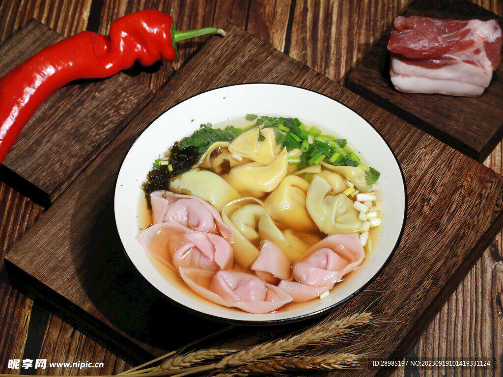 馄饨摄影图