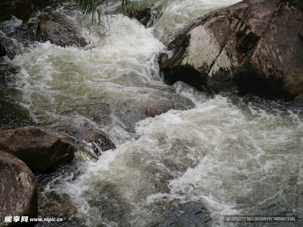 山涧流水