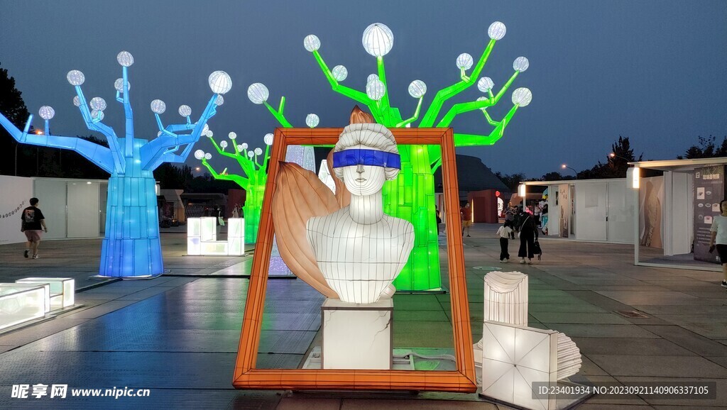 中华世纪坛女神雕塑花灯