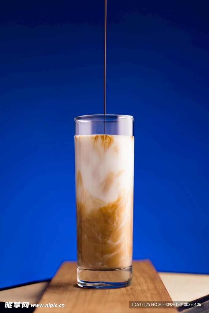 一杯玻璃咖啡