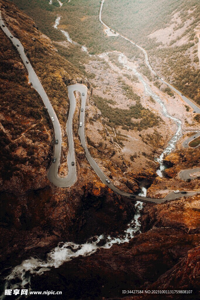 蜿蜒曲折的山路