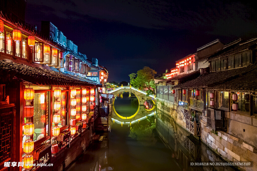 江苏苏州江南水乡夜景灯光航拍