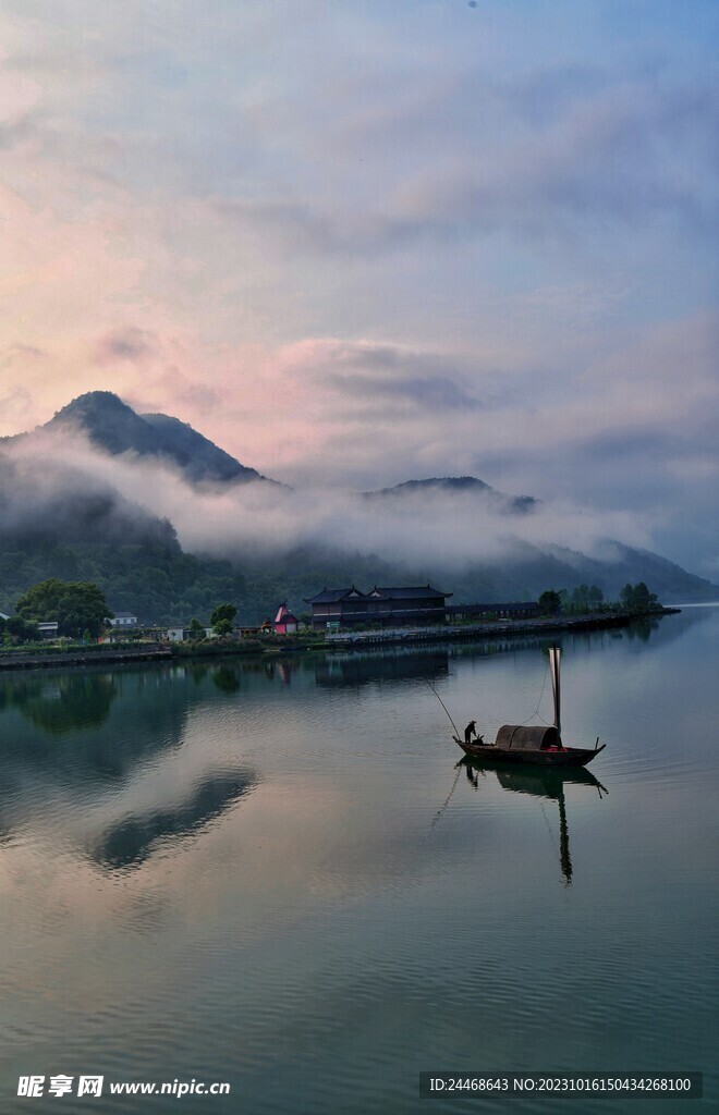 河流与渔船