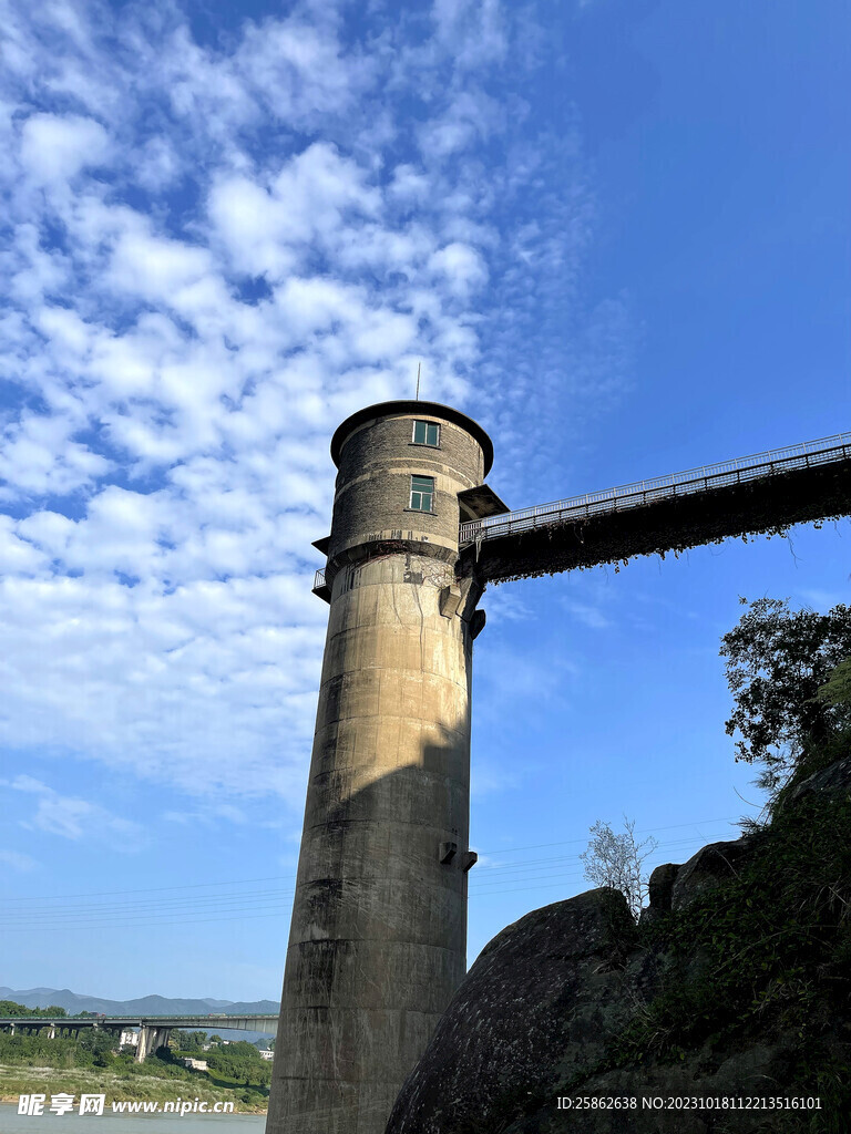 灯塔 蓝天 白云