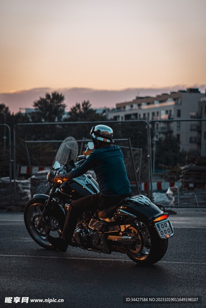 摩托车