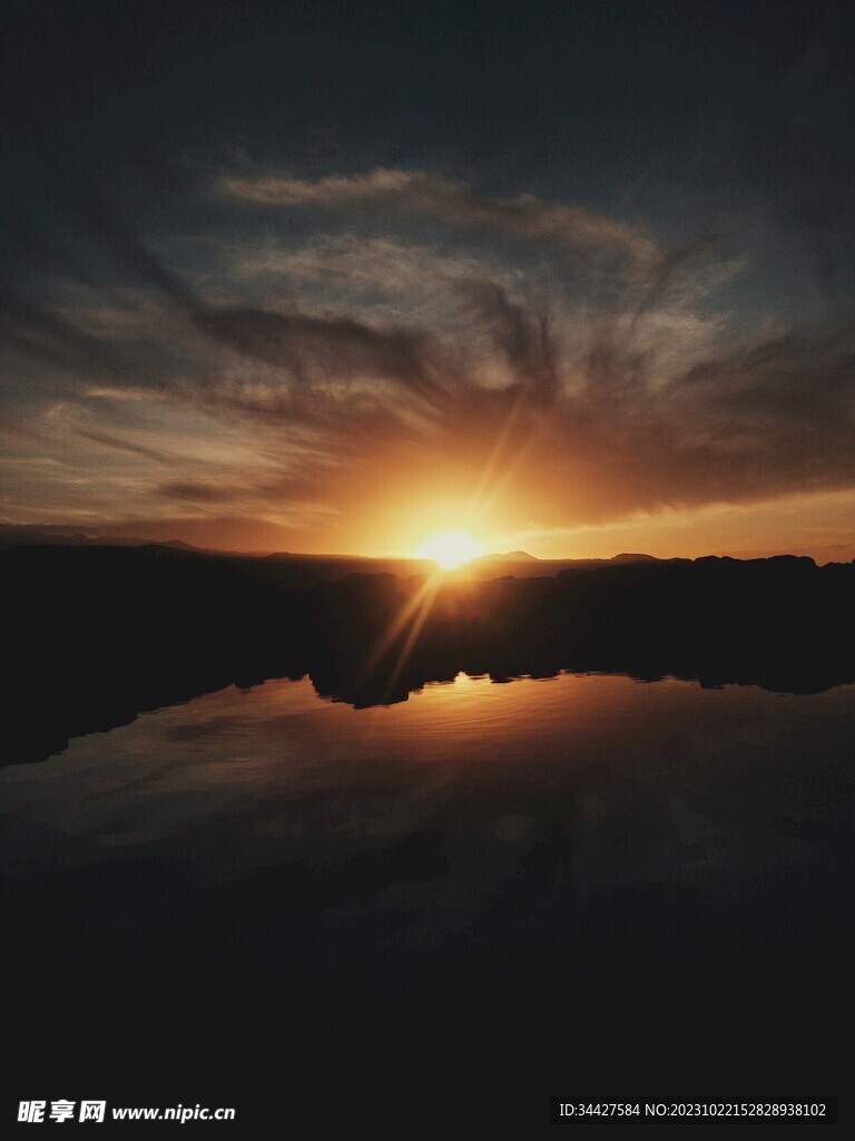 日出山水风景