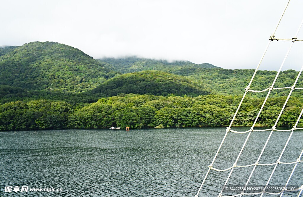 山水湖景