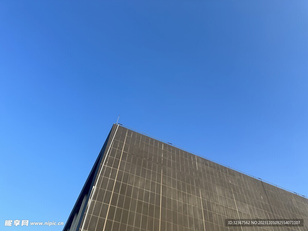 蓝色天空一角