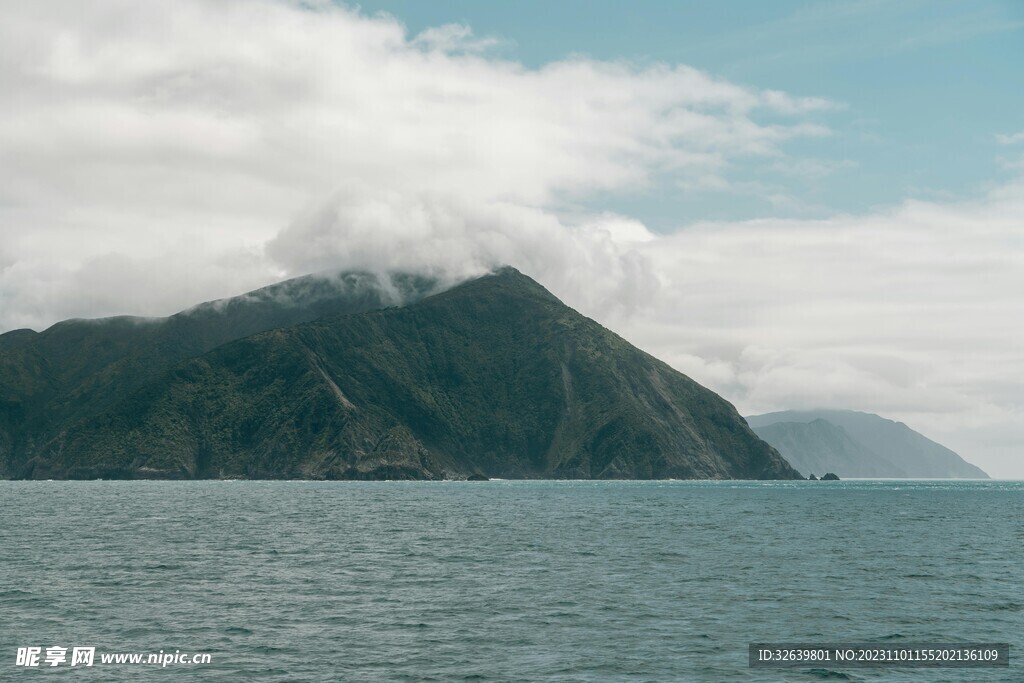 海边山峰