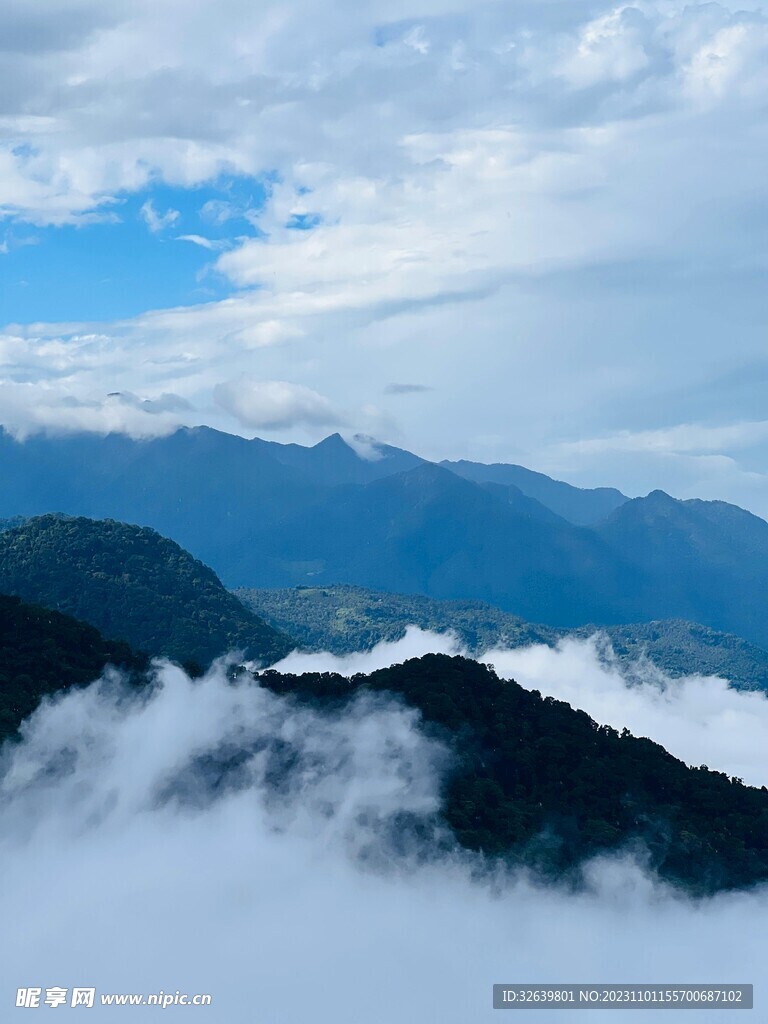 山间云雾