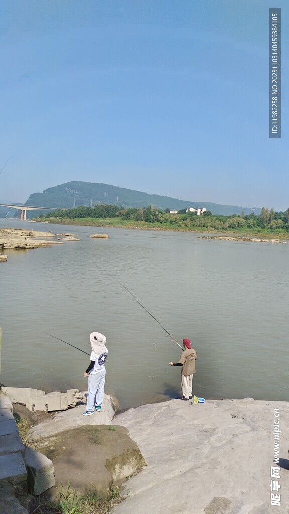 江边垂钓