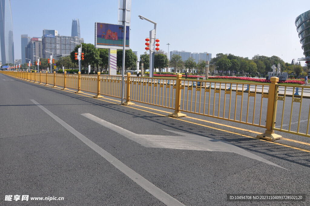 道路护栏与户外广告牌