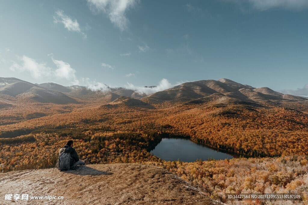 山林湖景