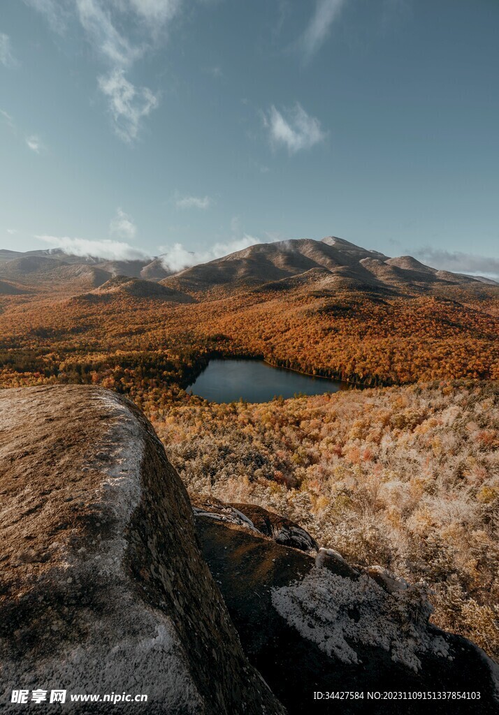 山林湖景