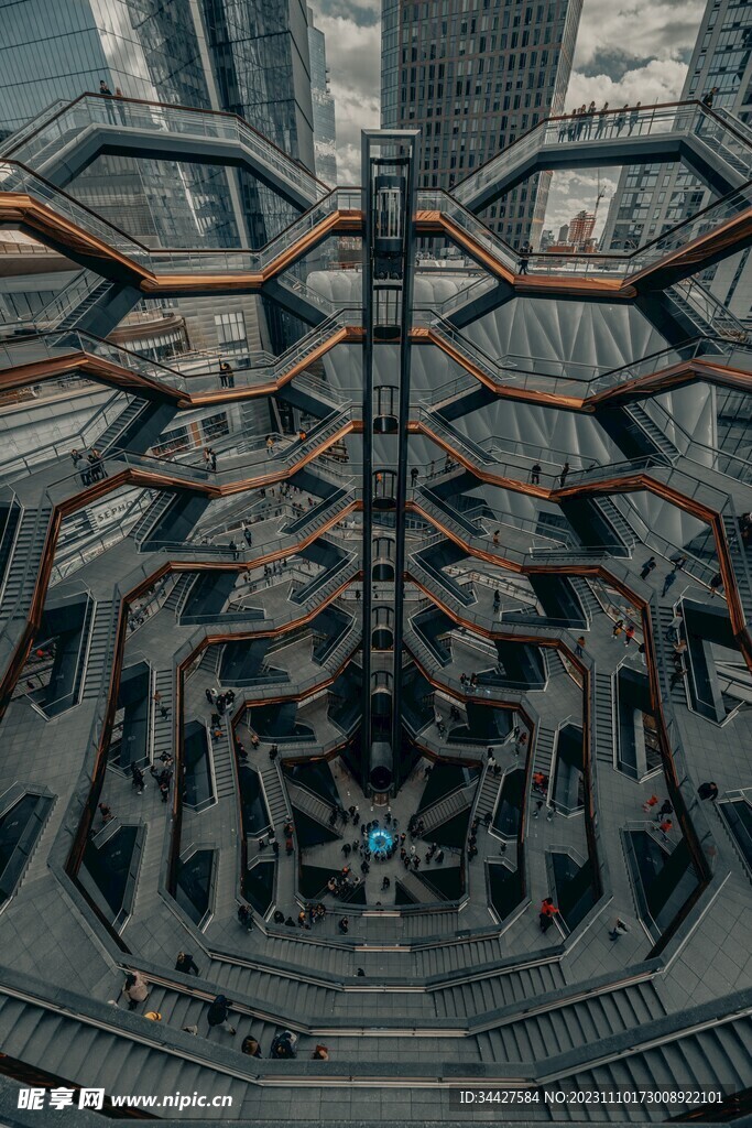 蜂巢状的建筑楼内部