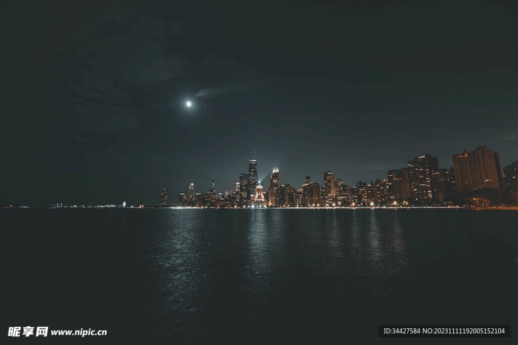 海边楼宇夜景
